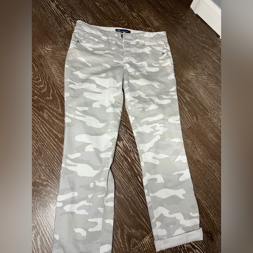 Democracy, Size 6, Camouflage
